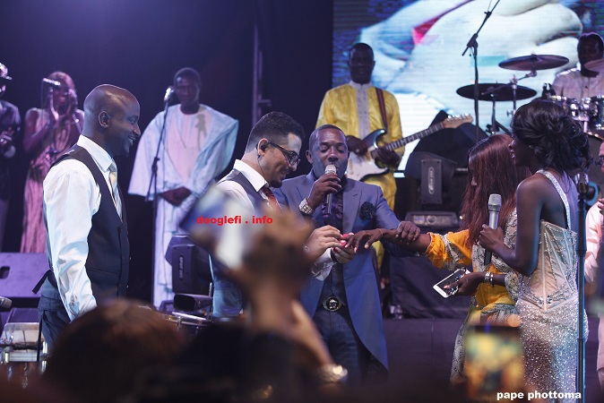 6 photos : Une demande en mariage en plein concert de Youssou Nour en Gambie