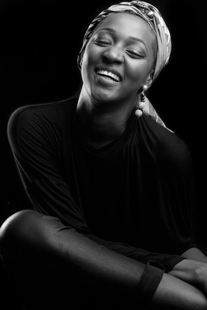 Photos: Découvrez Aïsha Jallow, la jeune top model qui explose les réseaux sociaux en Gambie Photos: Découvrez Aïsha Jallow, la jeune top model qui explose les réseaux sociaux en Gambie