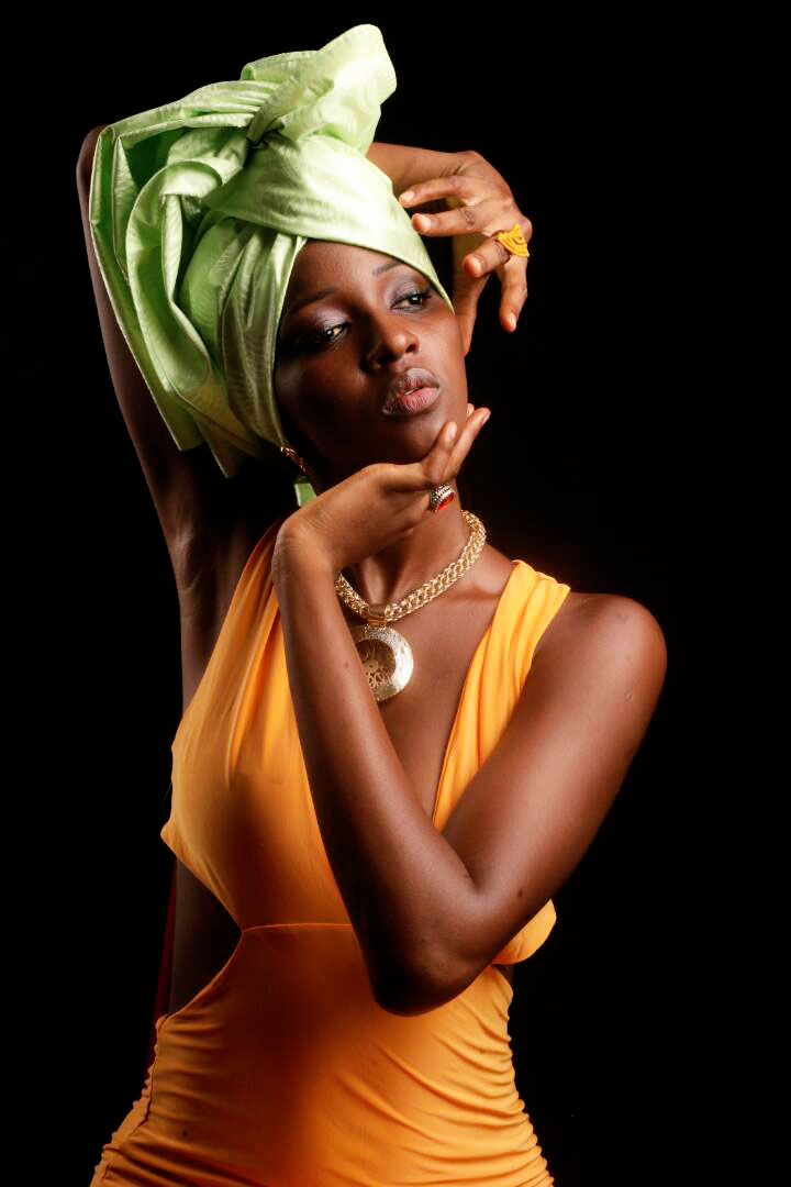 Photos: Découvrez Aïsha Jallow, la jeune top model qui explose les réseaux sociaux en Gambie