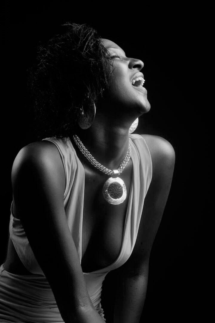 Photos: Découvrez Aïsha Jallow, la jeune top model qui explose les réseaux sociaux en Gambie