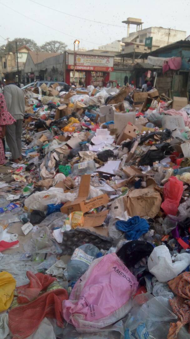 Grève des concessionnaires: Dakar aux allures de Mbeubeuss (Photos)