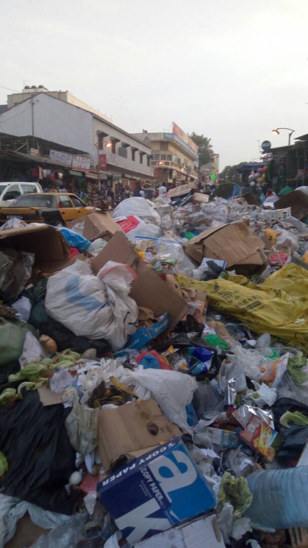 Grève des concessionnaires: Dakar aux allures de Mbeubeuss (Photos)