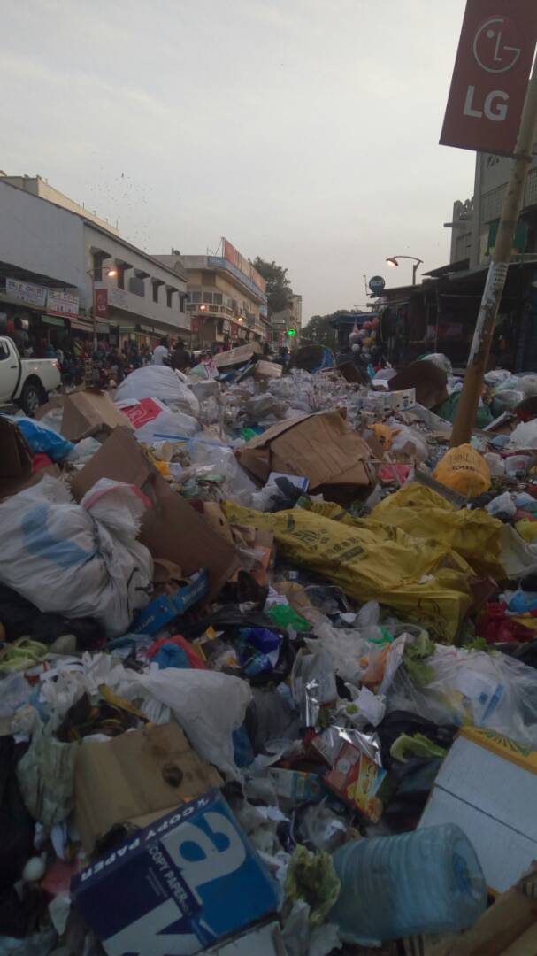 Grève des concessionnaires: Dakar aux allures de Mbeubeuss (Photos)