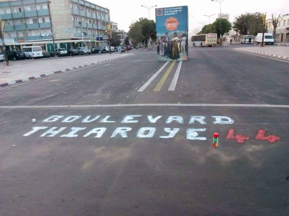 Cadeau d’arrivée à Macron : Le boulevard du Général De Gaulle rebaptisé Thiaroye44 