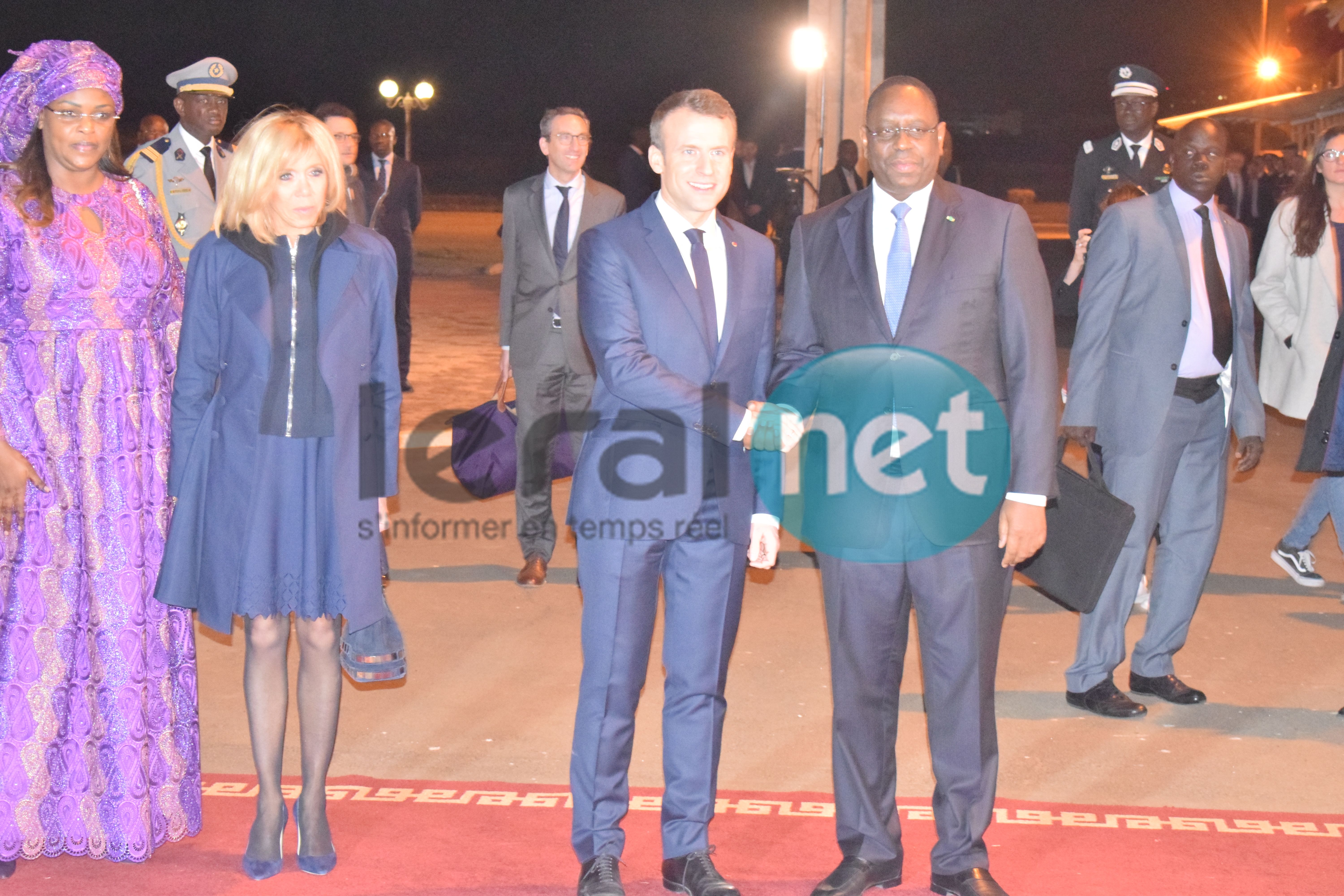 Photos : Emmanuel Macron est arrivé au Sénégal à 23 H 30 à l'aéroport L.S. Senghor 