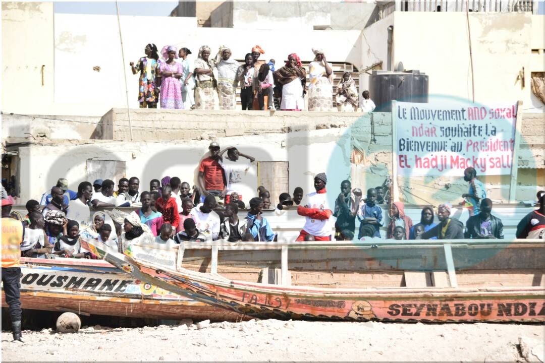 Photos : Macky Sall et Macron chaleureusement accueillis par une foule immense