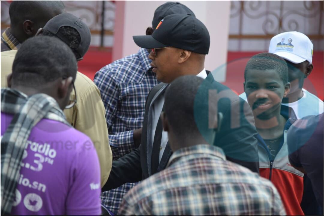 Photos : Macky Sall et Macron chaleureusement accueillis par une foule immense
