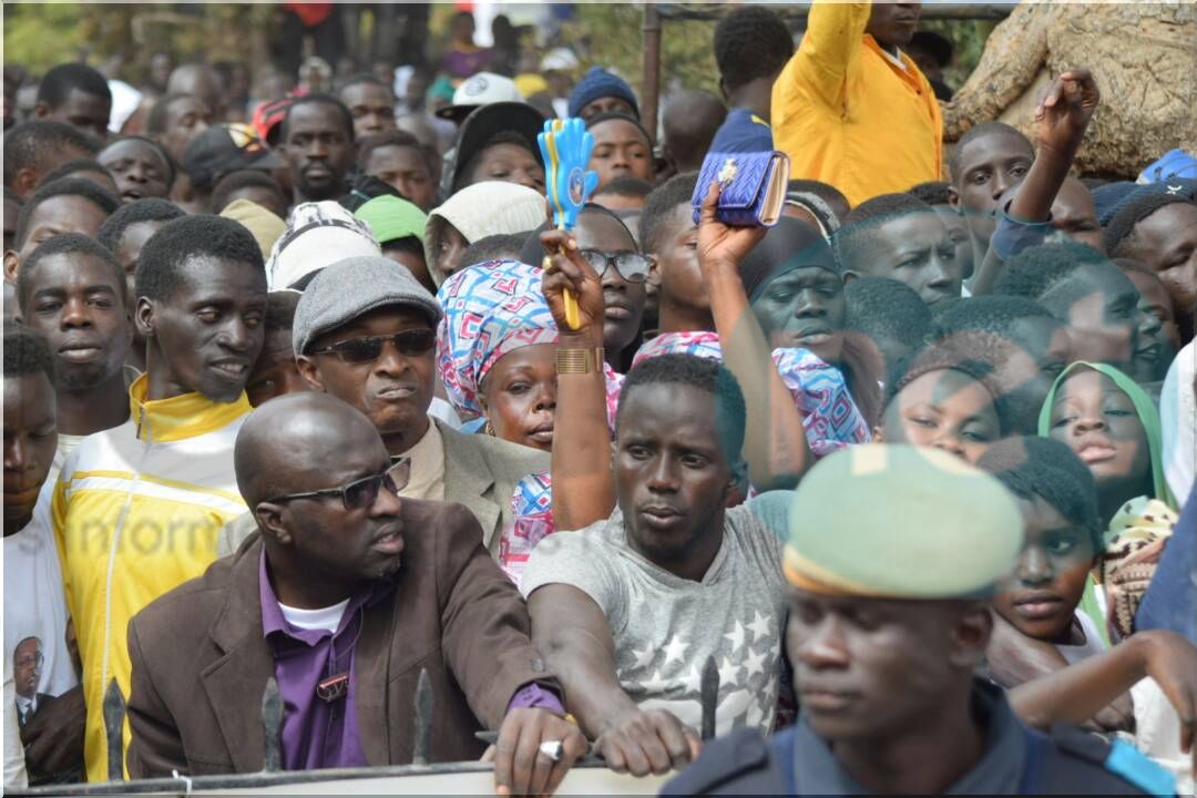 Photos : Macky Sall et Macron chaleureusement accueillis par une foule immense