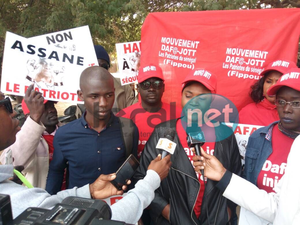 Malika et les pro Assane Diouf manifestent devant l'ambassade des Etats Unis (photo)