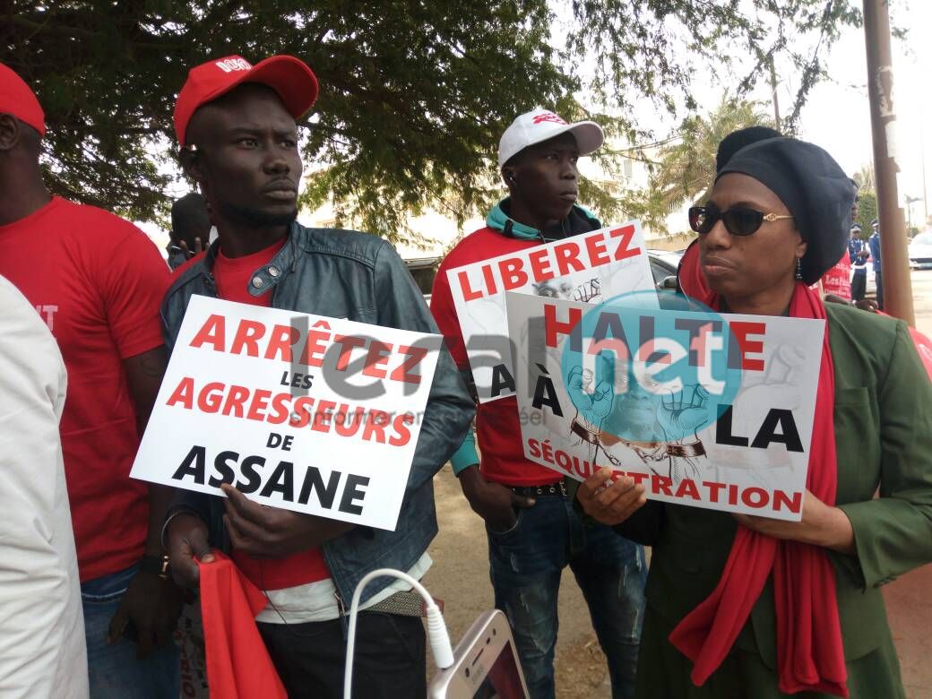 Malika et les pro Assane Diouf manifestent devant l'ambassade des Etats Unis (photo)