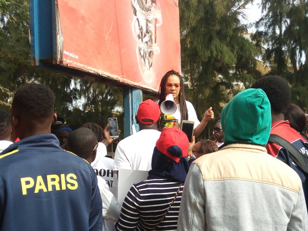 ​Malika, la femme de Assane Diouf en sit-in devant l’ambassade des Etats-Unis (photos)