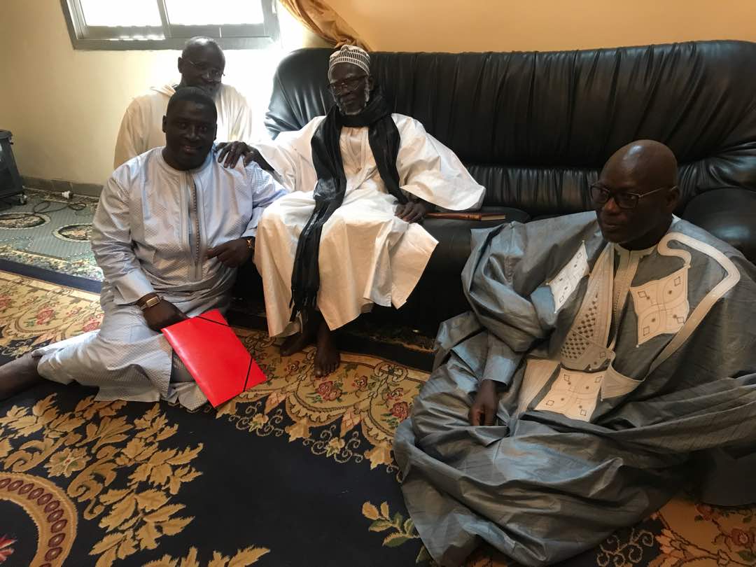 Photos: Oumar Sow en séance de présentation des travaux infrastructures de Porokhane à Serigne Mountakha, Khalife général des Mourides  