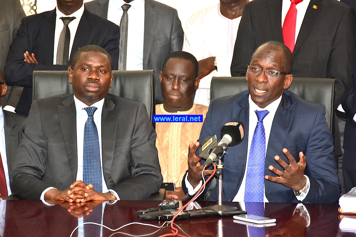 Traités de maîtres-chanteurs : Les enseignants lynchent Me Oumar Youm et avertissent Macky Sall