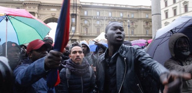 (Photos + Vidéo) : Les Modou Modou manifestent leur colère après la mort de Idy Diène en Italie