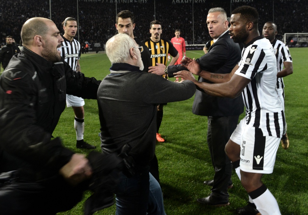 Le championnat de Grèce suspendu par le gouvernement après les incidents de PAOK-AEK