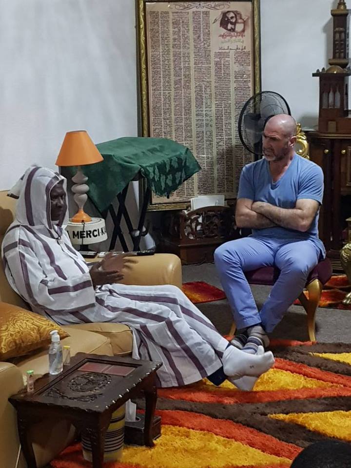 Photos : Eric Cantona, la légende de Manchester United chez Cheikh Ahmadou Kara Mbacké
