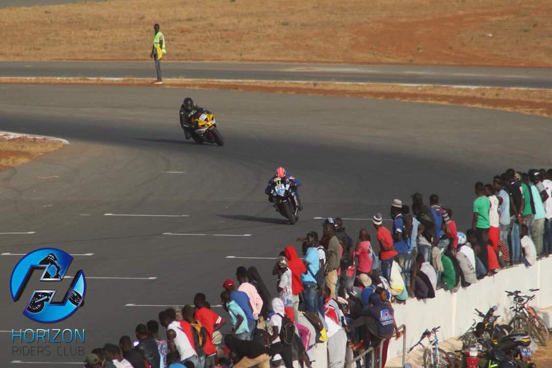 Course Moto: Babacar Seye dit Edge remporte pour la 4ème fois le tournoi moto au circuit de Sindia