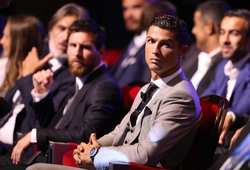 Ronaldo réclamerait le même salaire que Messi… plus un euro