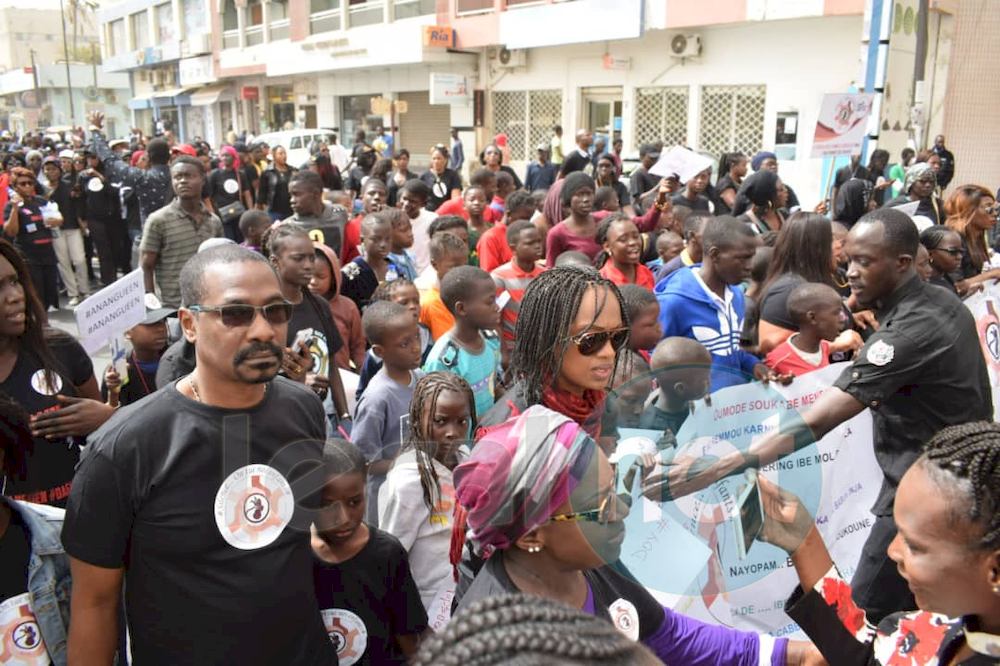 Les premières images de la marche contre les enlèvements d'enfants