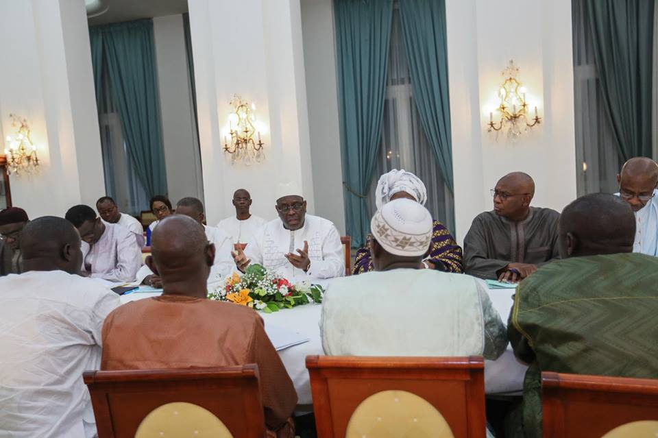 Le chef de l'Etat et les syndicats d'enseignants,  le 2 avril au palais de la République