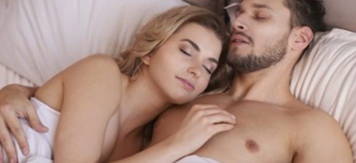 Santé : Voici les avantages de dormir tout nu dans votre lit!