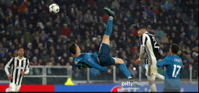 Photo football : Dégustez la reprise acrobatique phénoménale de Cristiano Ronaldo face à Juventus