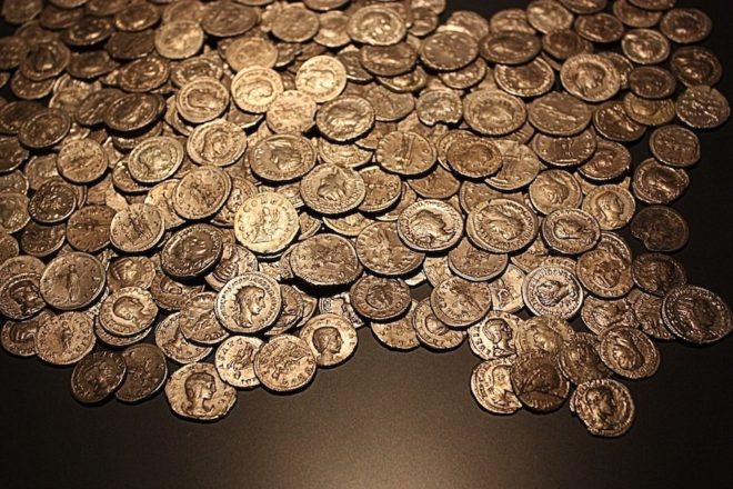 Un trésor de pièces romaines (illustration)Rabenspiegel / Pixabay