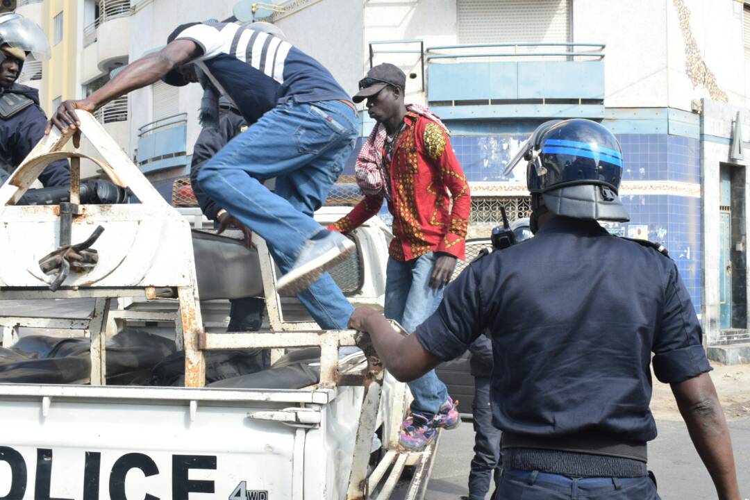 Photos : Dakar est en train de brûler