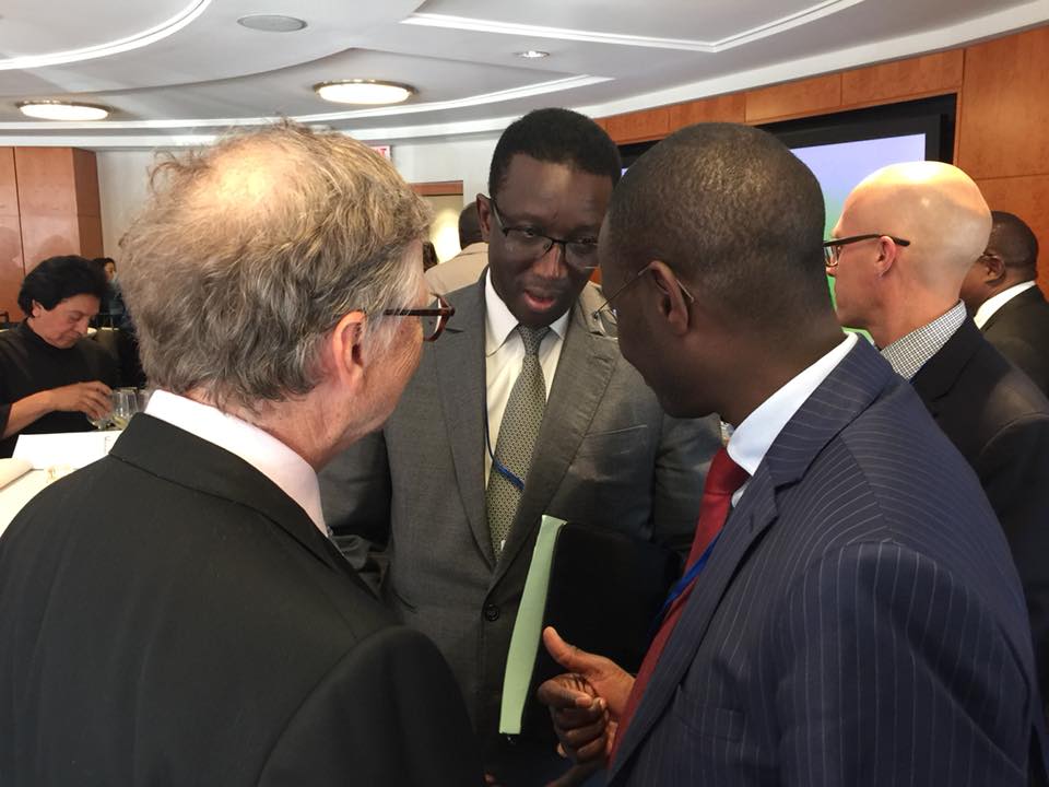 Amadou Bâ avec Bill Gates, Jim Ying Kim et le Vice-président Afrique de la Banque mondiale, Makhtar Diop,