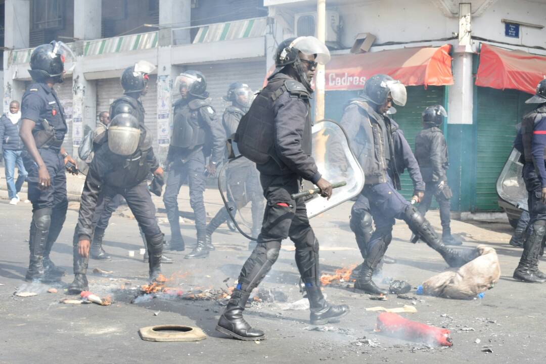 La suffisance des politiciens et l’incroyable lucidité du Peuple (Par Ass Malick NDOYE)