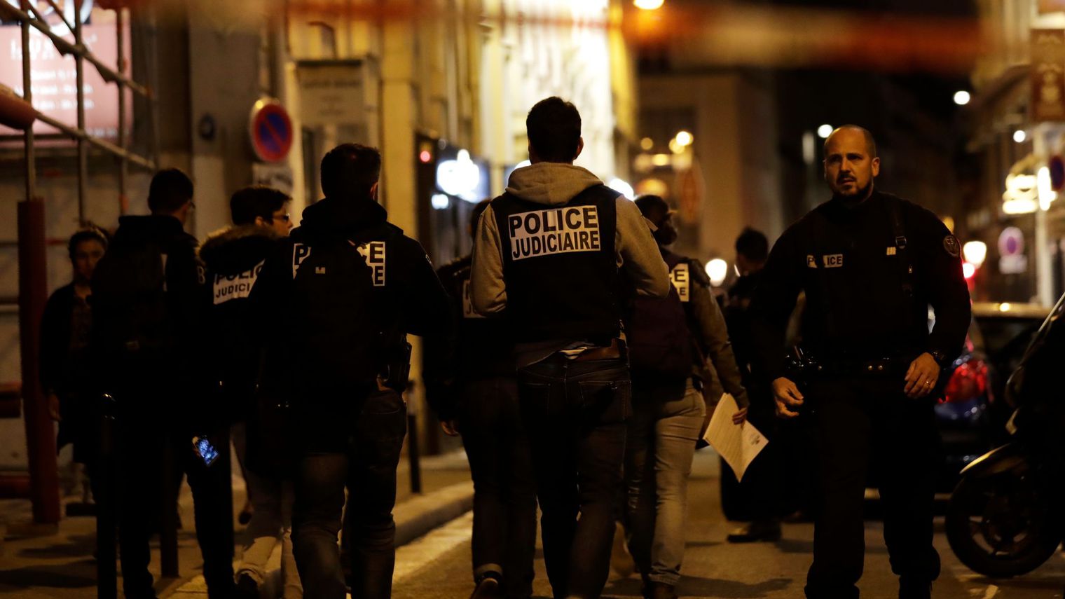 Attaque au couteau à Paris : l’assaillant, tué, a crié «Allah Akbar» (...) l’EI revendique l’attaque