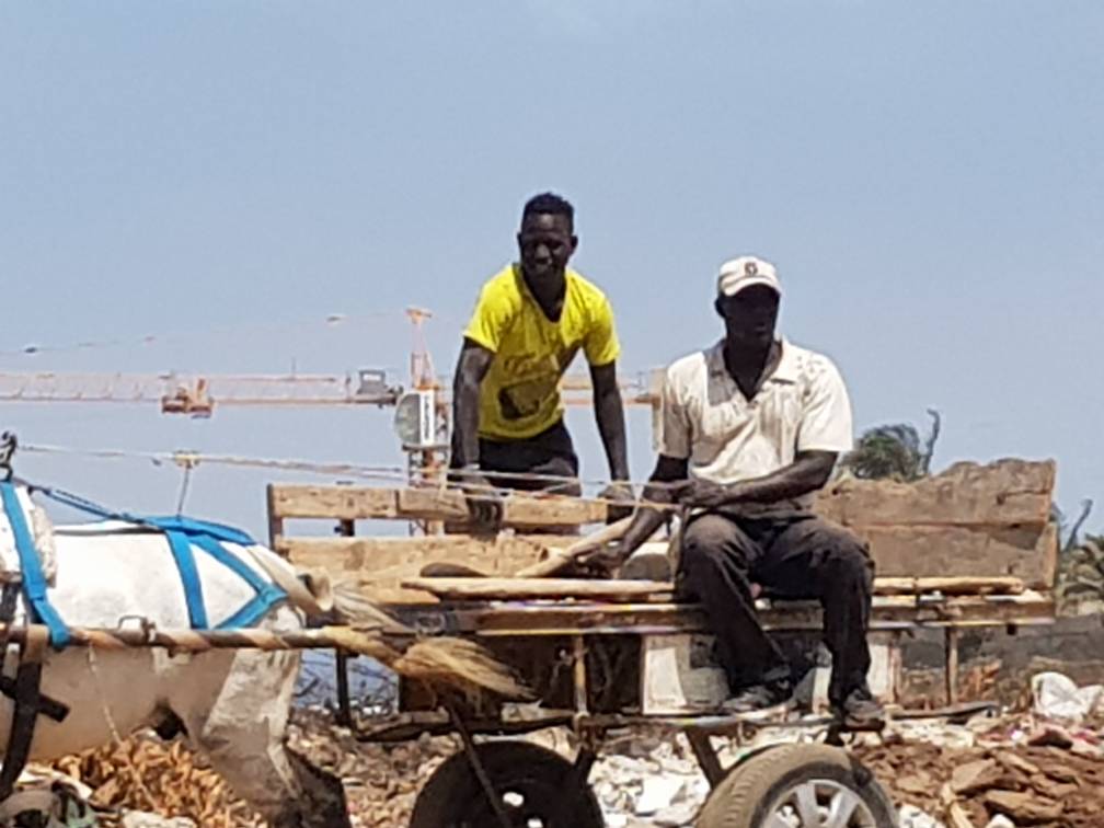 Alerte : Nouveau Mbeubeuss en gestation sur la Corniche, une vraie bombe écologique entre Olympic club et Imodsen Alerte : Nouveau Mbeubeuss en gestation sur la Corniche, une vraie bombe écologique entre Olympic club et Imodsen