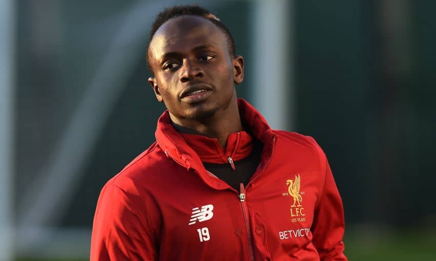 Sadio Mané offre 300 maillots de Liverpool à son village natal