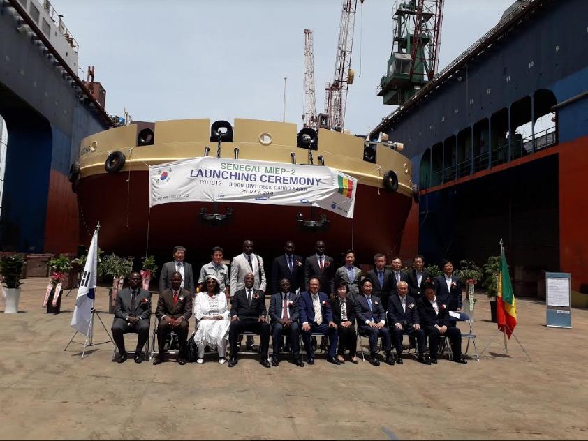 Corée du Sud : le Ministre Oumar Guèye a présidé la cérémonie de mise à l’eau de la barge «LAGA NDONG» 