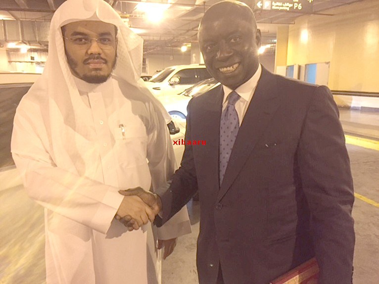 Idy actuellement à la Mecque en train de faire la Oumra