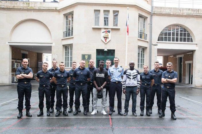 (7 photos) : Mamoudou Gassama intègre les sapeurs-pompiers