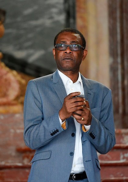 Voici les images de l’arrivée de Youssou Ndour à Bruxelles …