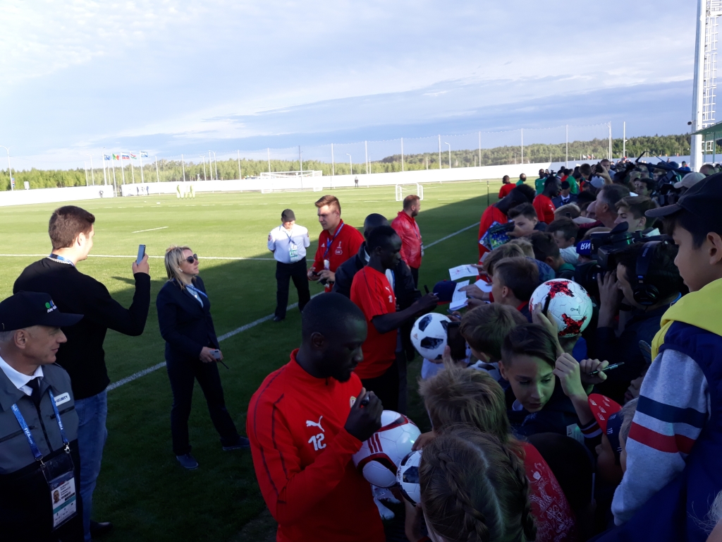 Deuxième séance d’entraînement des "Lions" à Kaluga : des centaines de jeunes au rendez-vous