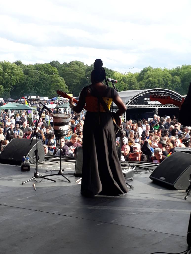 Maréma Fall a joué au festival Africa Oyé au Sefton Park à Liverpool 