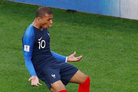 La France bat le Pérou et file en huitième