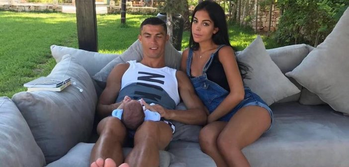 Cristiano Ronaldo bientôt marié ? Voici l’indice qui secoue la toile ! (Photos)