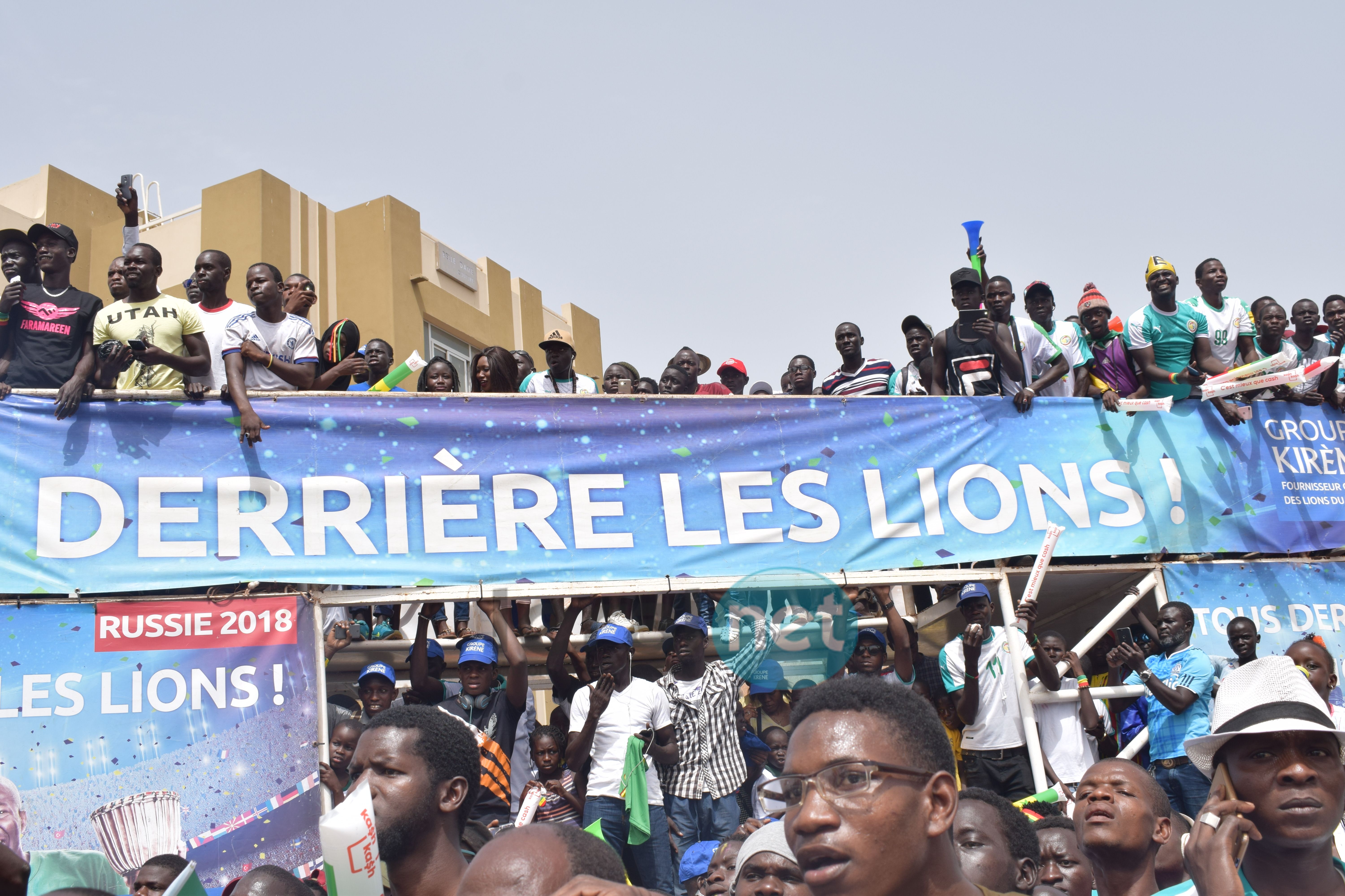 Photos : l'ambiance chez les supporters sénégalais à la Place de l'Obélisque
