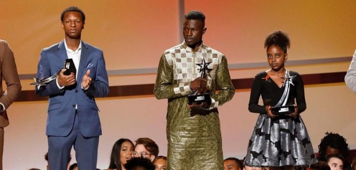 USA/BET Awards : Mamoudou Gassama reçoit un trophée pour son héroïsme (Vidéo)