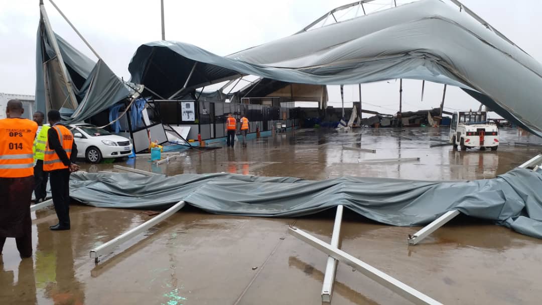 AIBD : Des avions de DHL et de Air Sénégal endommagés et cloués au sol à cause du vent et la pluie (Photos)