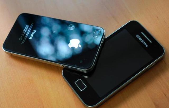 Plagiat de l'iPhone: Apple et Samsung enterrent la hache de guerre après sept ans de bataille