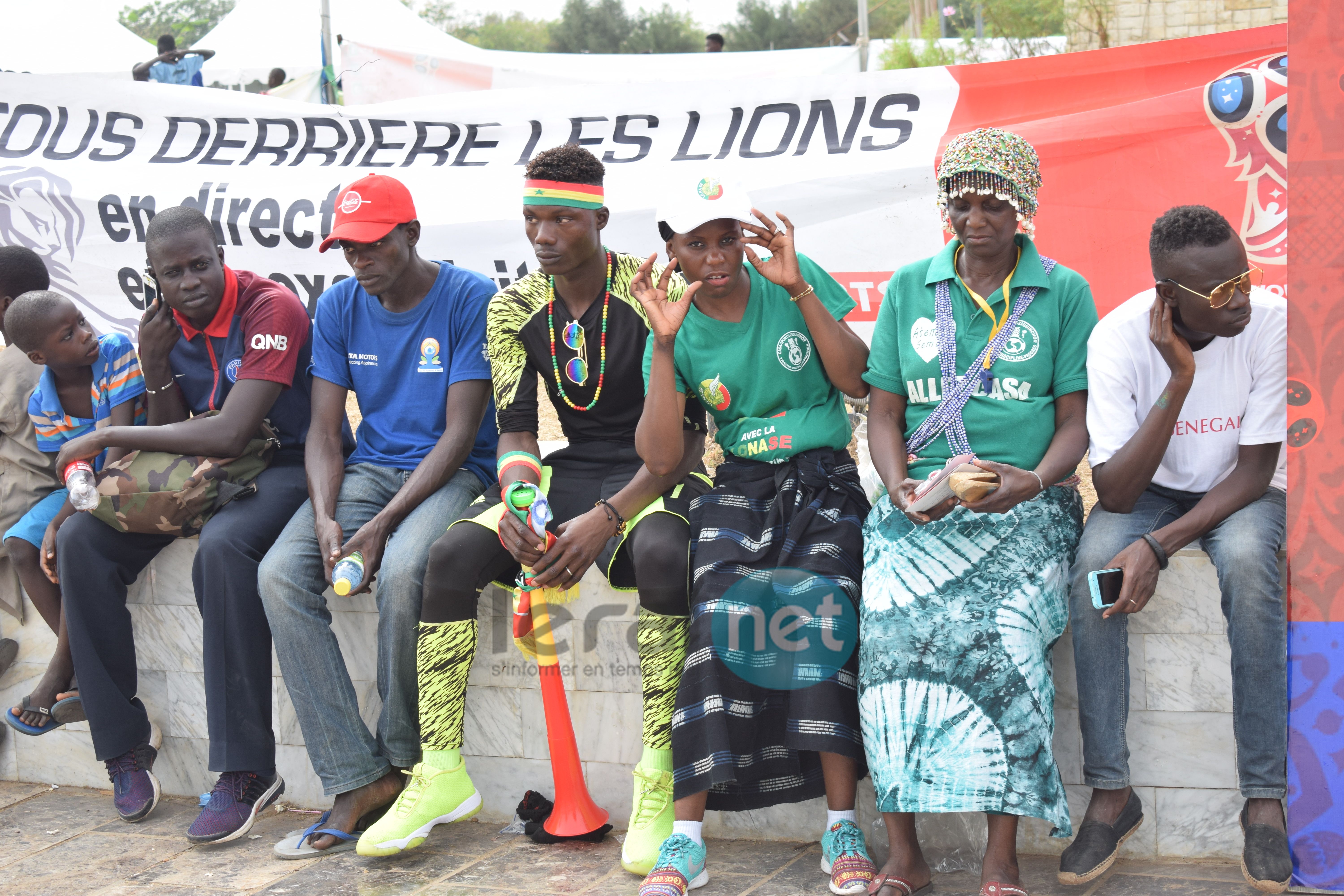 53 photos : Les supporters sénégalais KO après l'élimination des Lions