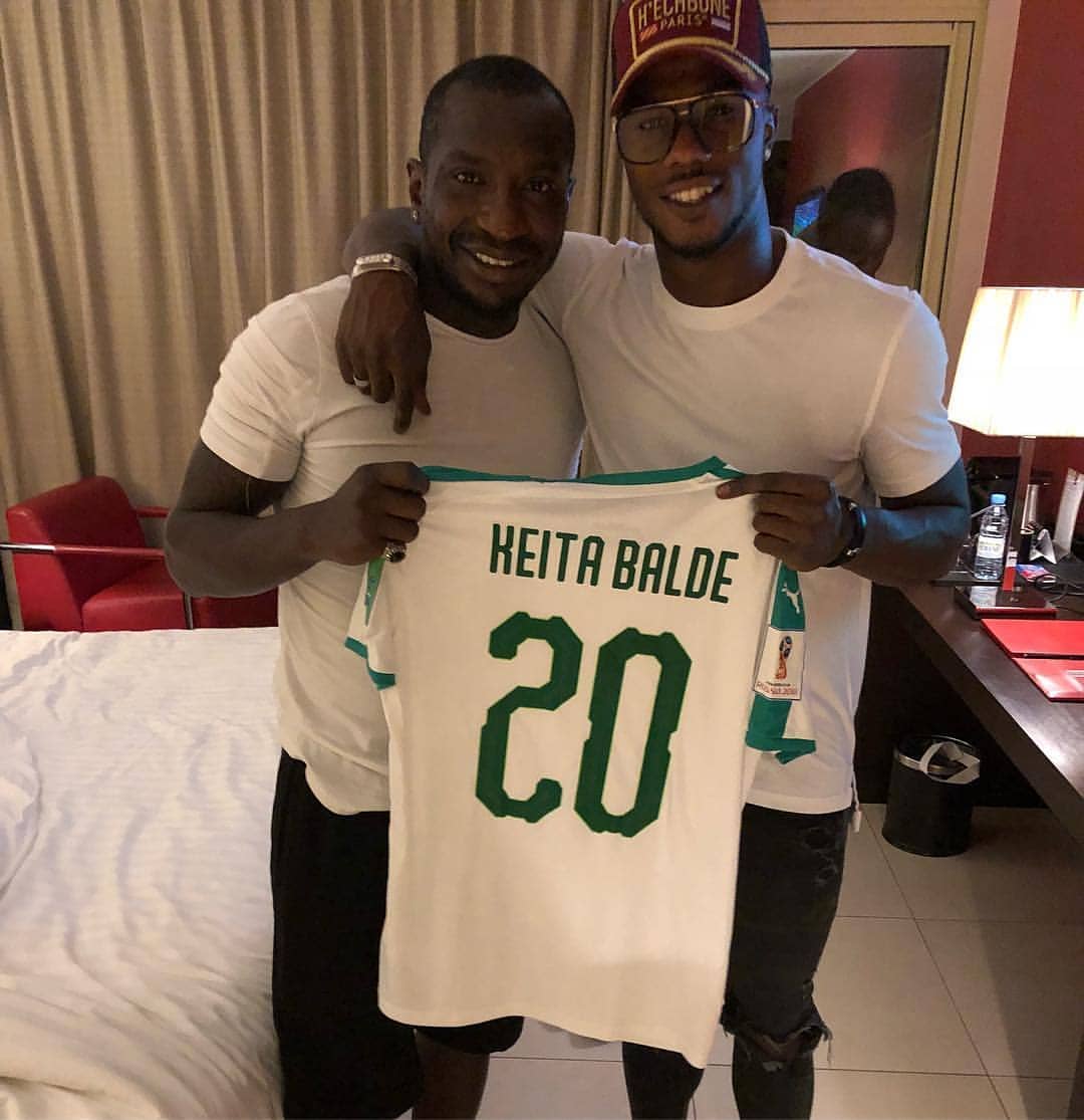 Photos : Diao Baldé Keita offre son maillot à Mamadou Niang, respects...