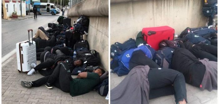Tunisie : Incroyable, l’équipe de rugby du Zimbawe dort dans la rue. La raison (Photos)