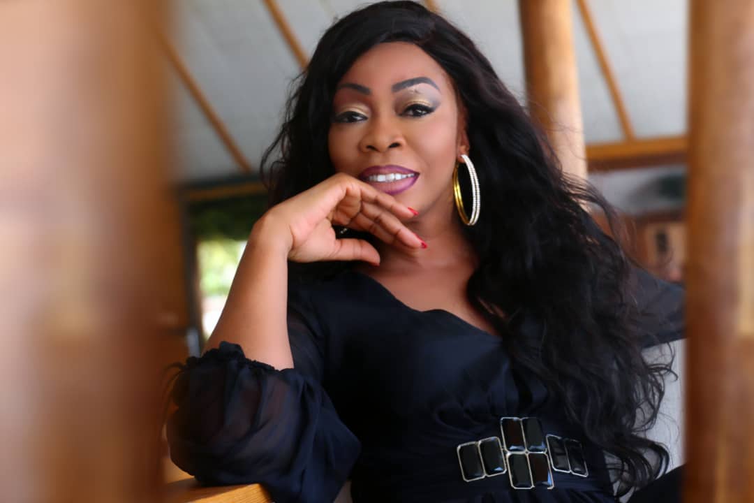 Photos : Aby, la sœur de Youssou Ndour, prépare une surprise aux Sénégalais Photos : Aby, la sœur de Youssou Ndour, prépare une surprise aux Sénégalais