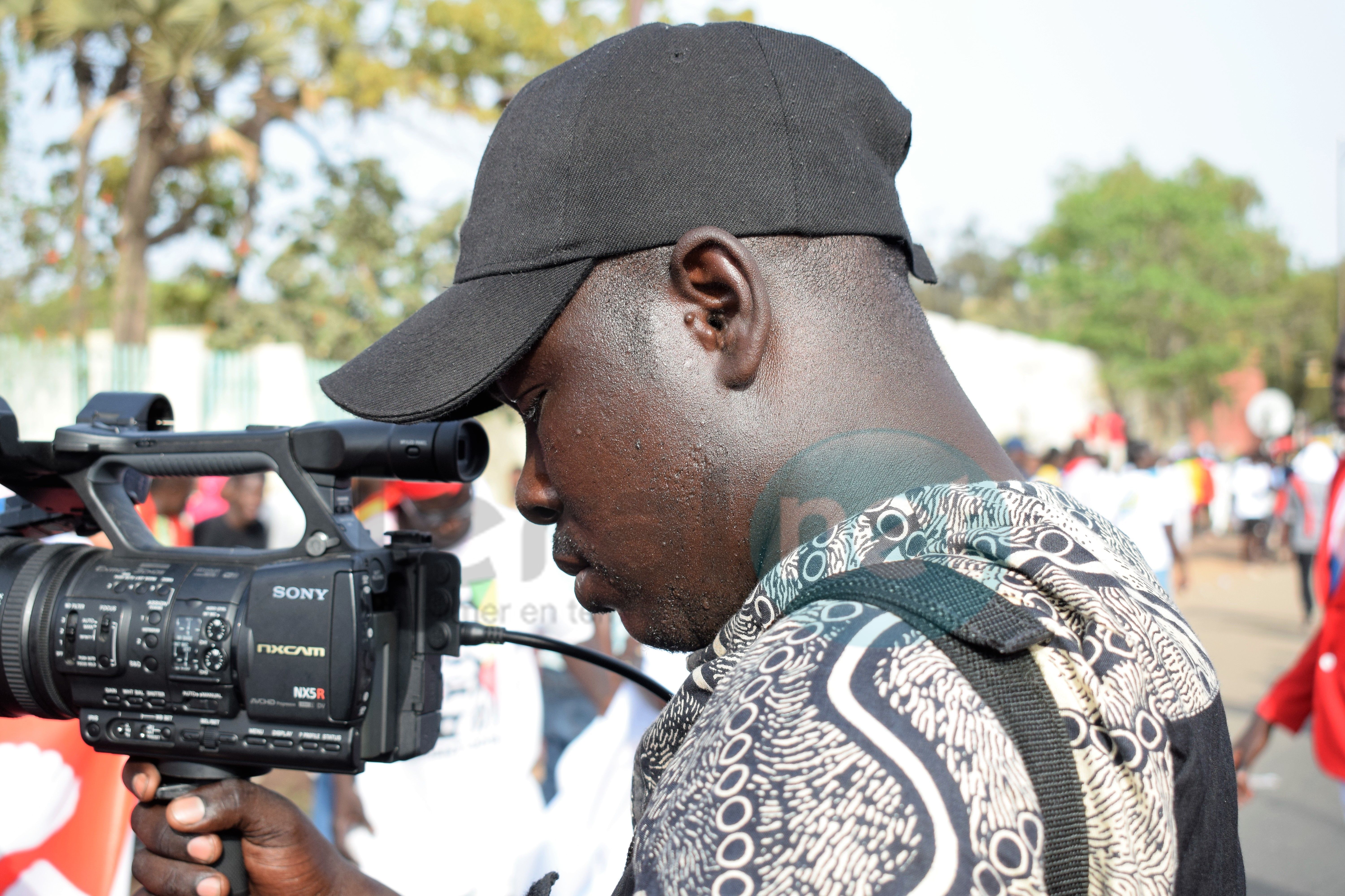 Photos : les journalistes et les techniciens à la marche de l'opposition